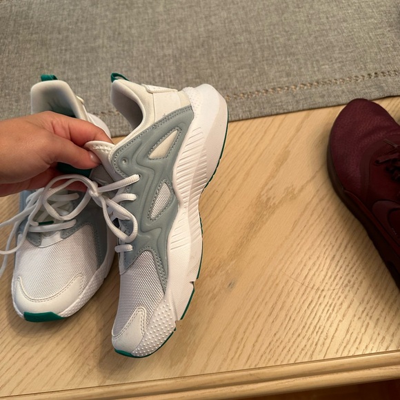 REBOOK RUNNING SHOES - Picture 9 of 13